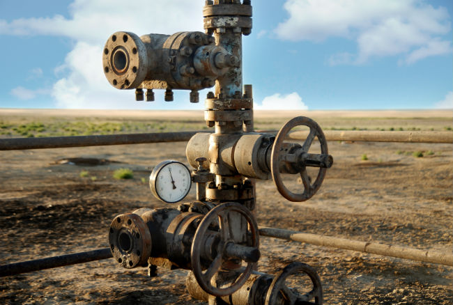 the process of oil extraction with gas injection